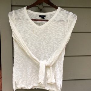 Gap small white top